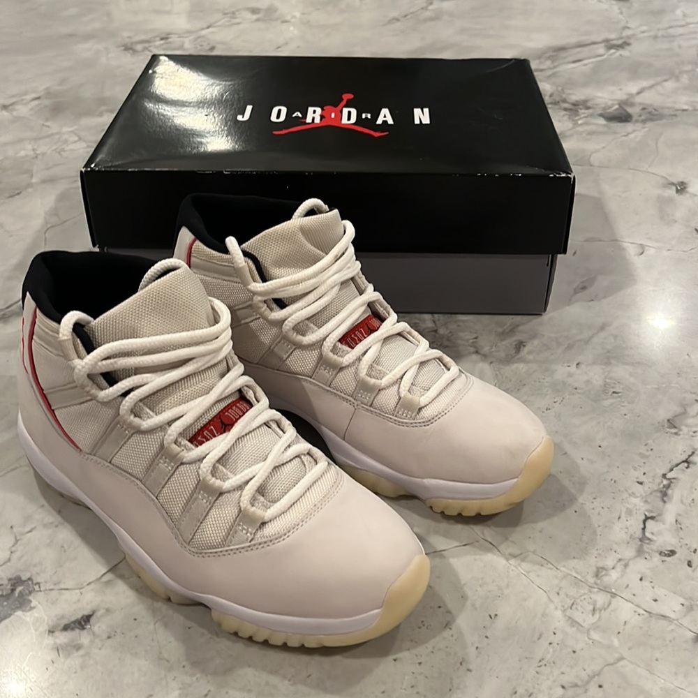 Jordan 11 Platinum Tint, Size 9.5